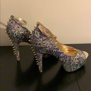 Edgy peep toe